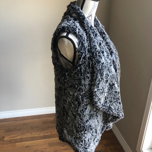 Dylan Silky faux fur draped open front vest S - Picture 7 of 9